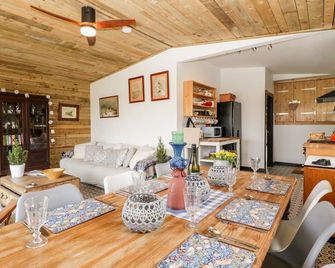 Down The Rabbit Hole, Pet Friendly, With A Garden In Congresbury - Bristol - Dining room