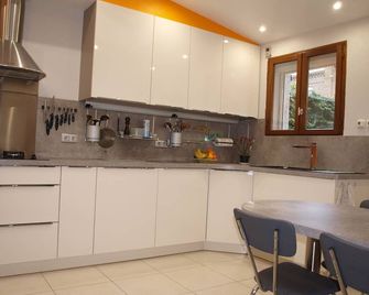 Charming City Home Near Downtown with Garage - Amiens - Keuken