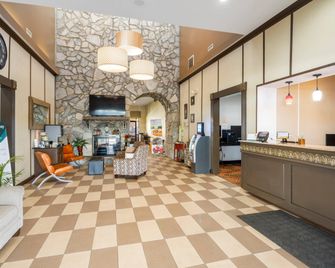 Quality Suites Hickory South - Hickory - Lobby