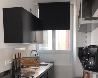 Apartment Overlooking The Port In The Heart Of Granville - Granville - Keuken
