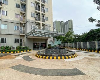 Cozy Living 1br Maple Park Sunter Apartment - Yakarta - Edificio