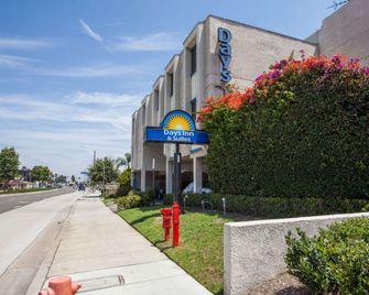 Days Inn by Wyndham Orange Anaheim - Orange - Bygning