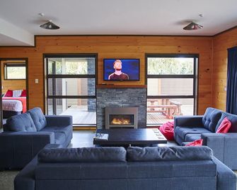Greymouth Seaside Top 10 Holiday Park - Greymouth - Living room