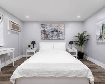 Shell On The Beach 105 - Renovated - Hollywood - Habitación