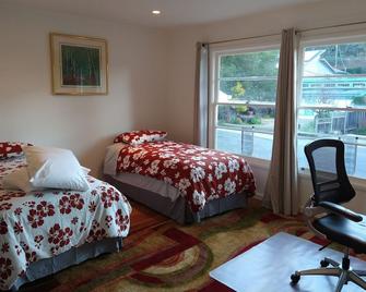 3 Bed 1.5 Bath House in the Belmont Hills - Belmont - Bedroom