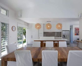White Sands Beach House - Marcoola - Essbereich