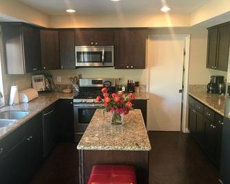 Luxury Home In Perfect Location 5 Mins From Beach With Pool & - San Juan Capistrano - Cuina