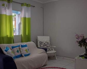 Casa c Wi-Fi a 10min do centro historico de Paraty - Trindade - Living room