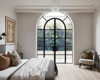 Exquisite Elegance & Luxury Home - Melbourne - Bedroom
