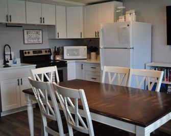 Newly Renovated! CB Condo unit 104 (sleeps up to 8) - Quincy - Keuken