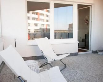 Prostorny 3 pokojovy apartman s dvema terasami - Prag - Balkong