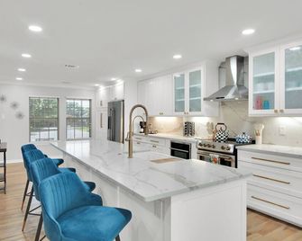 Modern Family Retreat with Outdoor Oasis in lovely Sherman, TX - Sherman - Кухня