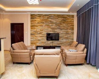Madras Hotel and Apartments - Kigali - Stue