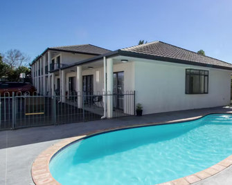 Asure Phoenix Motor Inn - Blenheim - Pool