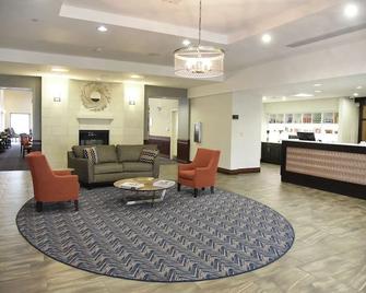 2 Connecting Suites at a Hotel - Hollywood Park - Lobby