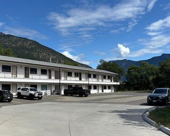 Retasket Lodge and RV Park - Lillooet - Gebäude