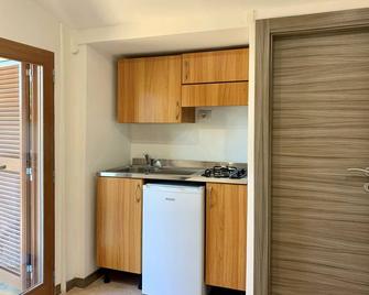 Village Camping Santa Fortunata - Campogaio - Sorrento - Kitchen