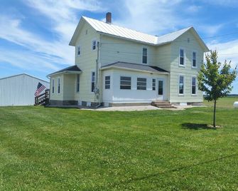 Sandusky River Retreat Fire Pit & King Bed - Fremont - Gebäude