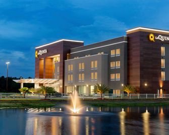 La Quinta Inn & Suites by Wyndham Brunswick/Golden Isles - Brunswick - Gebäude