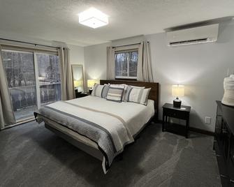 We're Back! Newly updated-Great for big family getaways up to 12! - Gouldsboro - Bedroom