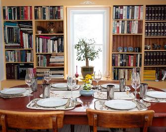 Charming Rustic Farmhouse in the NS Wine & Ski County the Gaspereau Valley! - Wolfville - Dining room