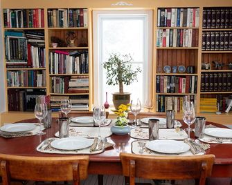 Charming Rustic Farmhouse in NS Wine & Ski Country, The Gaspereau Valley! - Wolfville - Dining room
