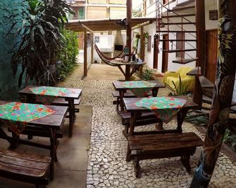 Buddy's Hostel e Pousada - Itacare - Patio