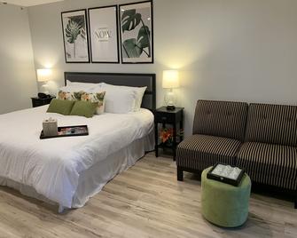 'Zen Oasis'-Private Suite, king bed, kitchenette - Temple Terrace - Bedroom