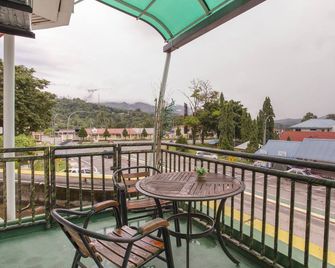 OYO 89782 Ranau City Inn - Ranau - Balcón