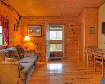 Panther Creek Cabins - Cherokee - Olohuone