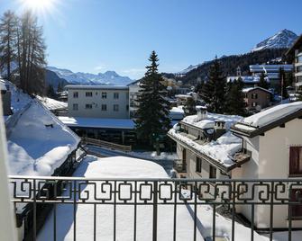 Hotel Bären - Sankt Moritz - Balcón