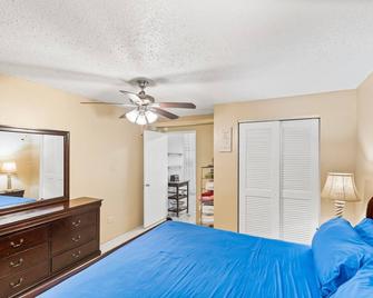 One Nice Caribbean View condo - Christiansted - Bedroom