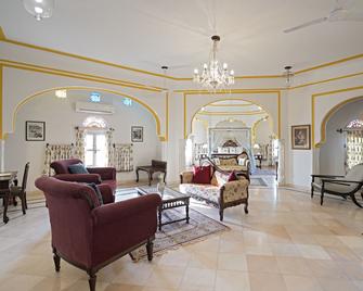 Alsisar Mahal- Heritage Hotel - Alsīsar - Living room