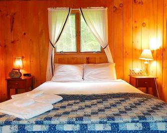 Loon Landing - Rustic Cabin On Mooselookmeguntic Lake. Very Private! - Oquossoc - Bedroom