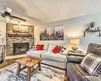 Cozy Ruidoso Condo with Grill and Mountain Views! - Ruidoso - Oturma odası