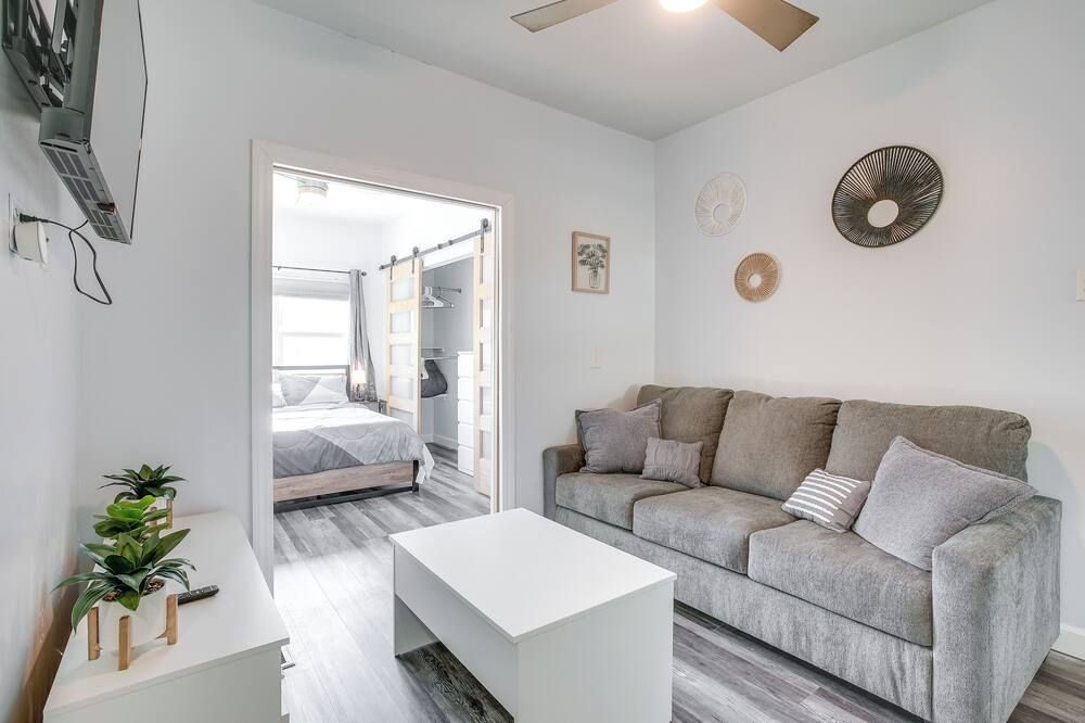 4 Mi to Lake Logan Hocking Hills Apartment - Logan - Вітальня