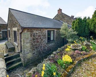 Lark's Rise Cottage - Leek - Building