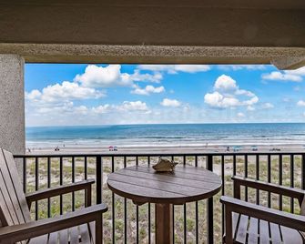 Top floor Oceanfront condo that has spectacular ocean views and sunrises. This condo sleeps 6. - Fernandina Beach - Μπαλκόνι