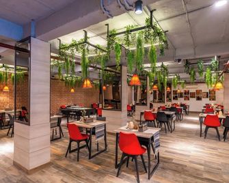 The Hosteller Bam Rishikesh - Rishikesh - Restaurant