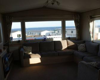 Immaculate 3-Bed Caravan In Hartlepool - Hartlepool - Living room