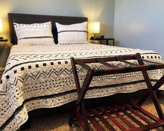 No Check-Out Instructions! (A) - College Station - Bedroom
