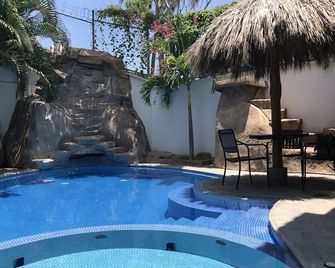 Casa Bonita cerca de playa - Bucerías - Piscina