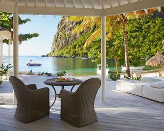 شوجار بيتش، إيه فيسروي ريزورت - سوفرير - شرفة مرصوفة