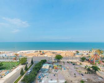 Nancy Tran Grand Strip Sea View 3 Bedrooms - 頭頓 - 海灘