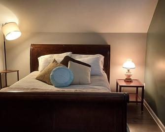 Eclectic Apartment- 2-4 friends- Family centered. Safe Neighborhood - Gloucester - Habitación
