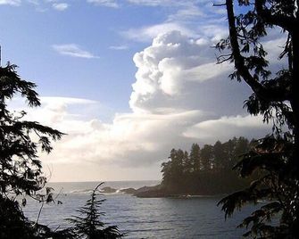 Reef Point Oceanfront B & B - Ucluelet - Outdoor view