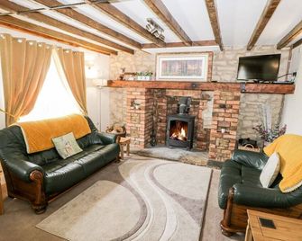 Woodlands Cottage - Scarborough - Living room