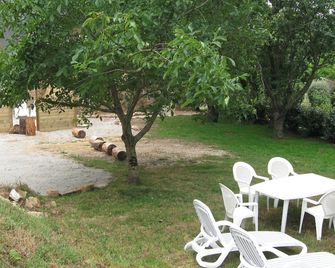 Renovated apts., terrace and garden, gulf view in a charming longère, Arradon - Arradon - Binnenhof