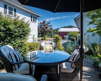 C.H. Bailey House - Roseburg