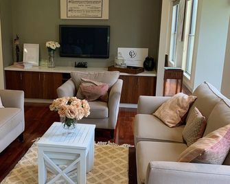 Modern Country Farmhouse - Gnarwarre - Sala de estar